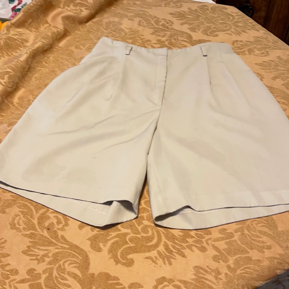 Used Bermuda size 12
